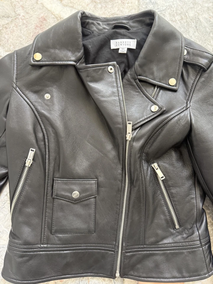 Moto Barney's New York cuero negro. Chaqueta talla XS SHW Foto 2 de 4