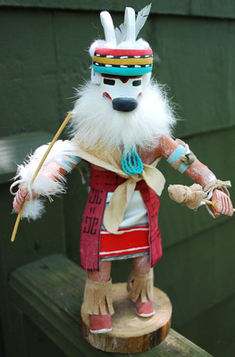 Hopi Kachina Puppe 11,75 Zoll signiert B.LEE Indianer WEISSER BOCK Fell/Federn