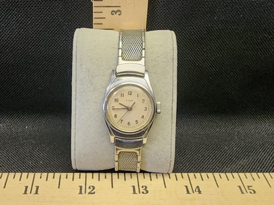 #ad Vintage Timex Women#x27;s Wind Up Watch Does Not Work Parts Repair Only $25.00