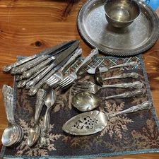 AntiqueRogers Bros 1847 Heritage Sliverware & Heritage Chip and Dip Serving Set