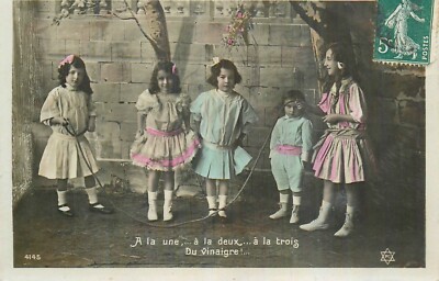CP LITTLE GIRLS PLAYING ROPE TO JUMP - 20584