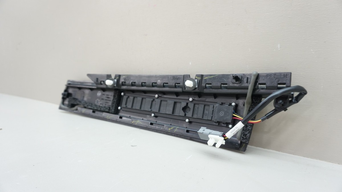 2020-2023 FORD EXPLORER FRONT LEFT DOOR APPLIQUE TRIM LB5Z7820555E