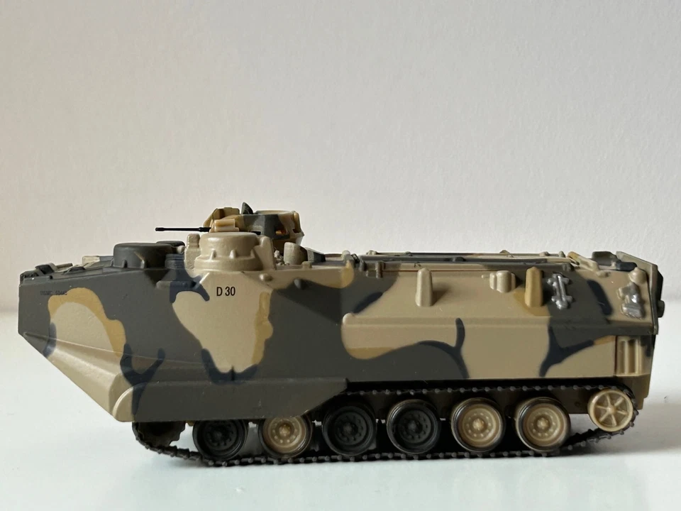 AAV-7A1 - 1991 Landing Vehicle USA Military Model Car Tank Diecast 1:72 Scale - Image 3 of 4