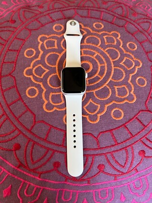 Apple Watch SE (2022) 40mm Starlight Aluminum Case with Sport Band, S/M (GPS...