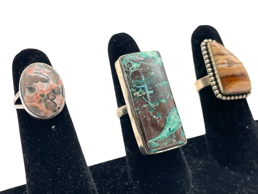 THREE VINTAGE STERLING SILVER STATEMENT RINGS FEA… - image 3