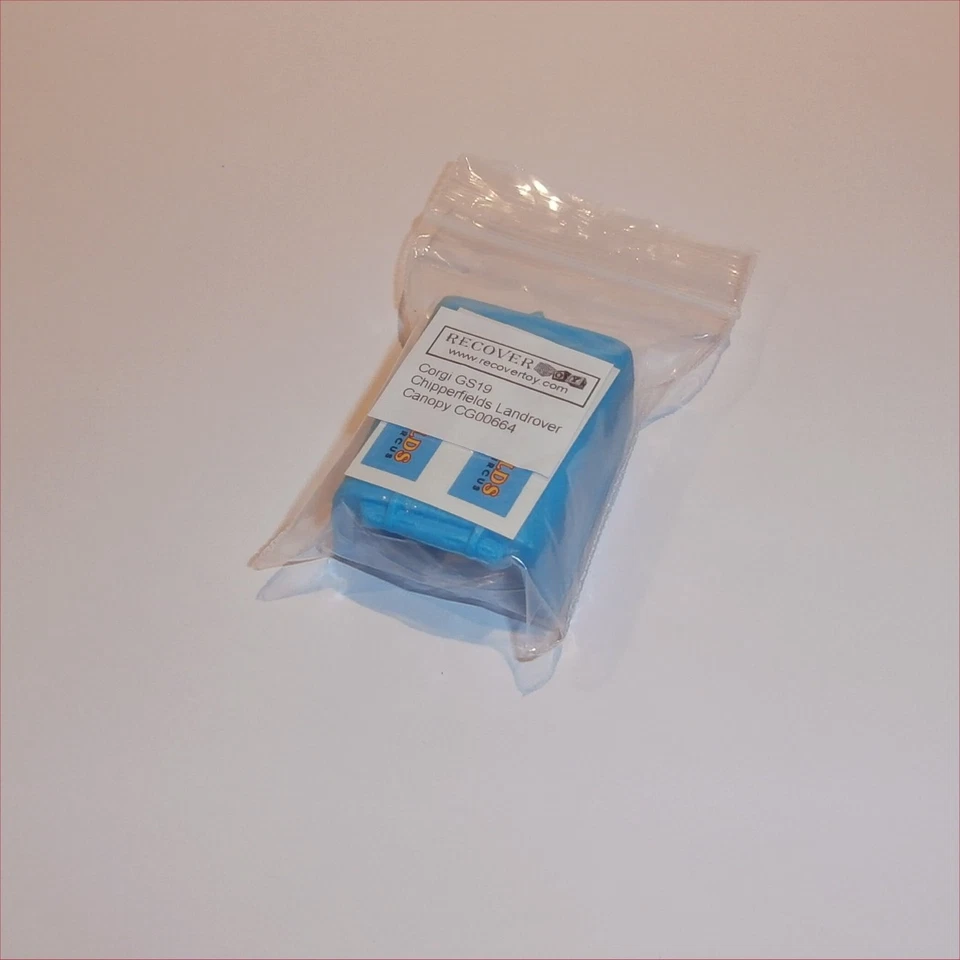 Corgi Toys Gift Set GS19 Land Rover Canopy with Chipperfields stickers - Image 4 of 4