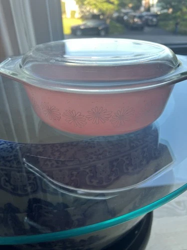 Pyrex VINTAGE Pink Daisy 1.5 Quarts Casserole Dish With Lid RARE 1960s