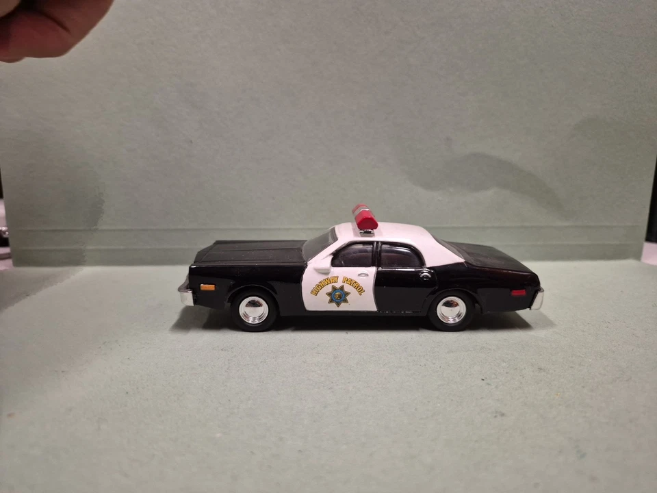 DIMENSION 4 DODGE MONACO CALIFORNIA HIGHWAY PATROL SCALA 1:43 - Immagine 4 di 4