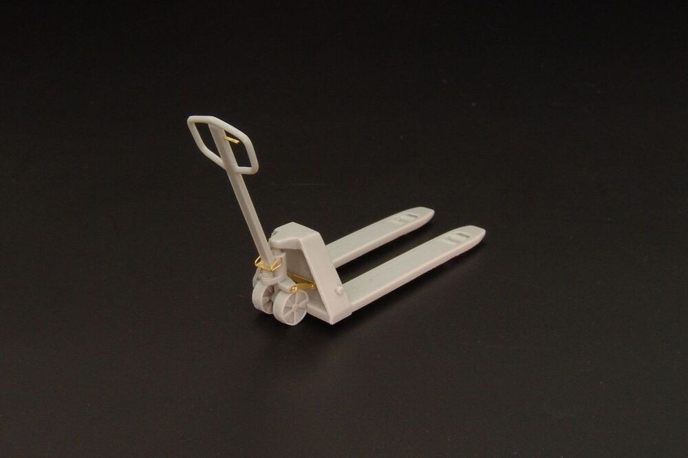 Hauler Models HLU35092 - 1:35 Hand Pallet Truck - Accessories
