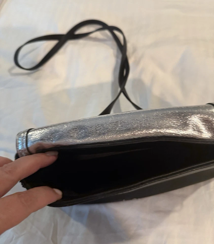 Bolso sin asas Sam Edelman Makena reversible plateado estilo 3 vías nuevo con etiquetas Foto 3 de 4