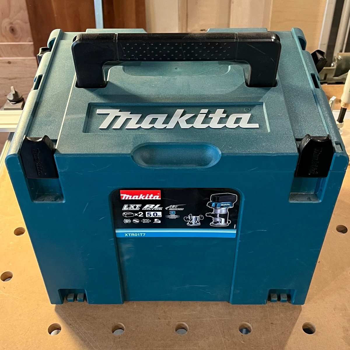 Makita XTR01T7 Compact Brushless Cordless Router Kit 686024908616
