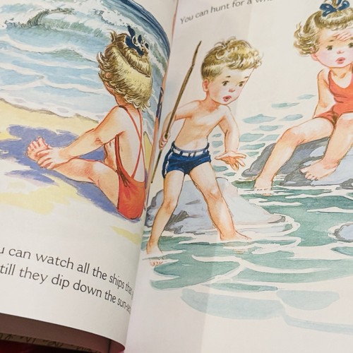 VTG  Little Golden Book A DAY AT THE SEASHORE. EPHEMERA EUC - Picture 6 of 12