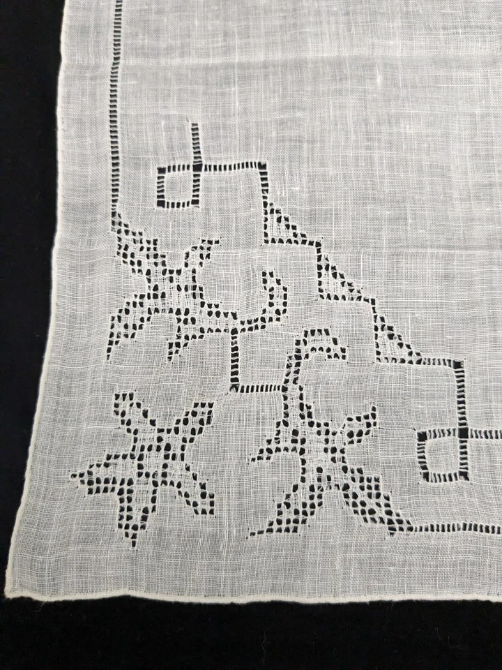 Pañuelo vintage dibujado en lino blanco 11" x 11" - dobladillo enrollado Foto 3 de 4