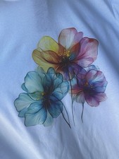T-shirt bianca floreale per donna, amante della natura pastello, regalo per mamma,