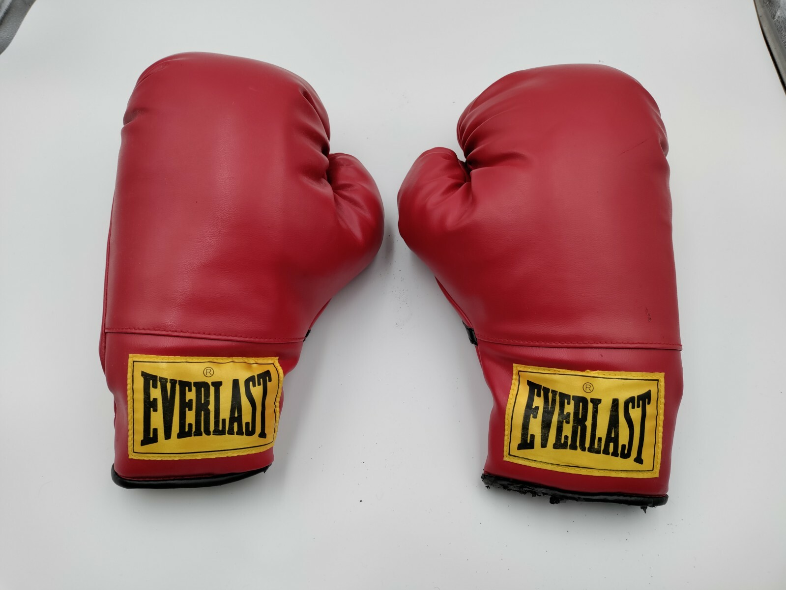 Everlast Laceless Leather Red 16 oz Boxing Gloves PreOwned with Red