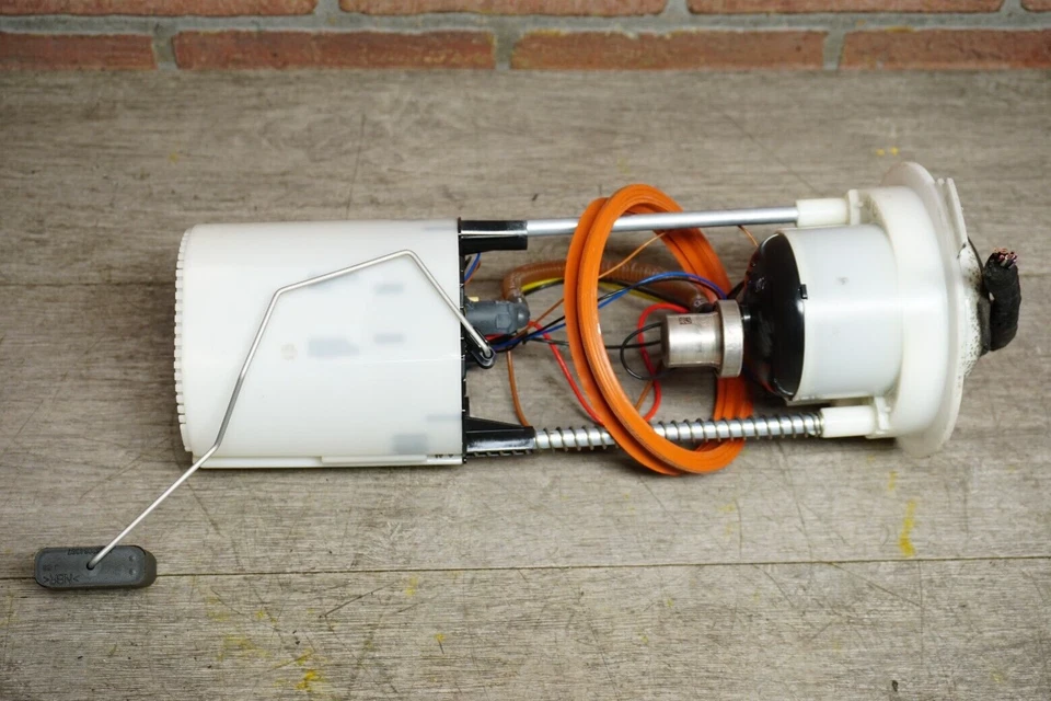 AUDI Q5 QUATTRO 8R 2013-2014 3,0 L tanque trasero bomba de combustible sensor de nivel del transmisor fabricante de equipos originales* Foto 2 de 4