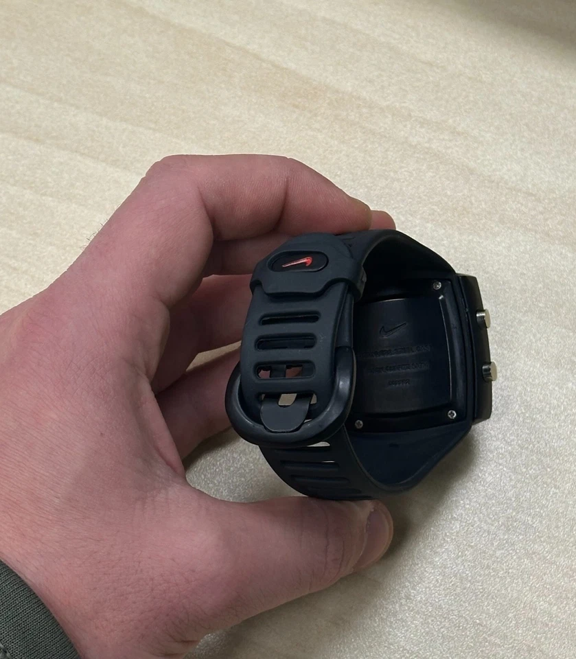 Reloj digital futurista Nike principios de 2000 Foto 3 de 3