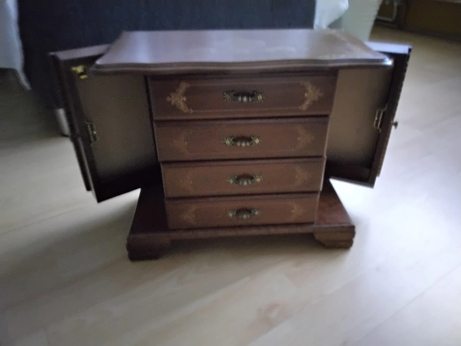 Bild 2 von 8