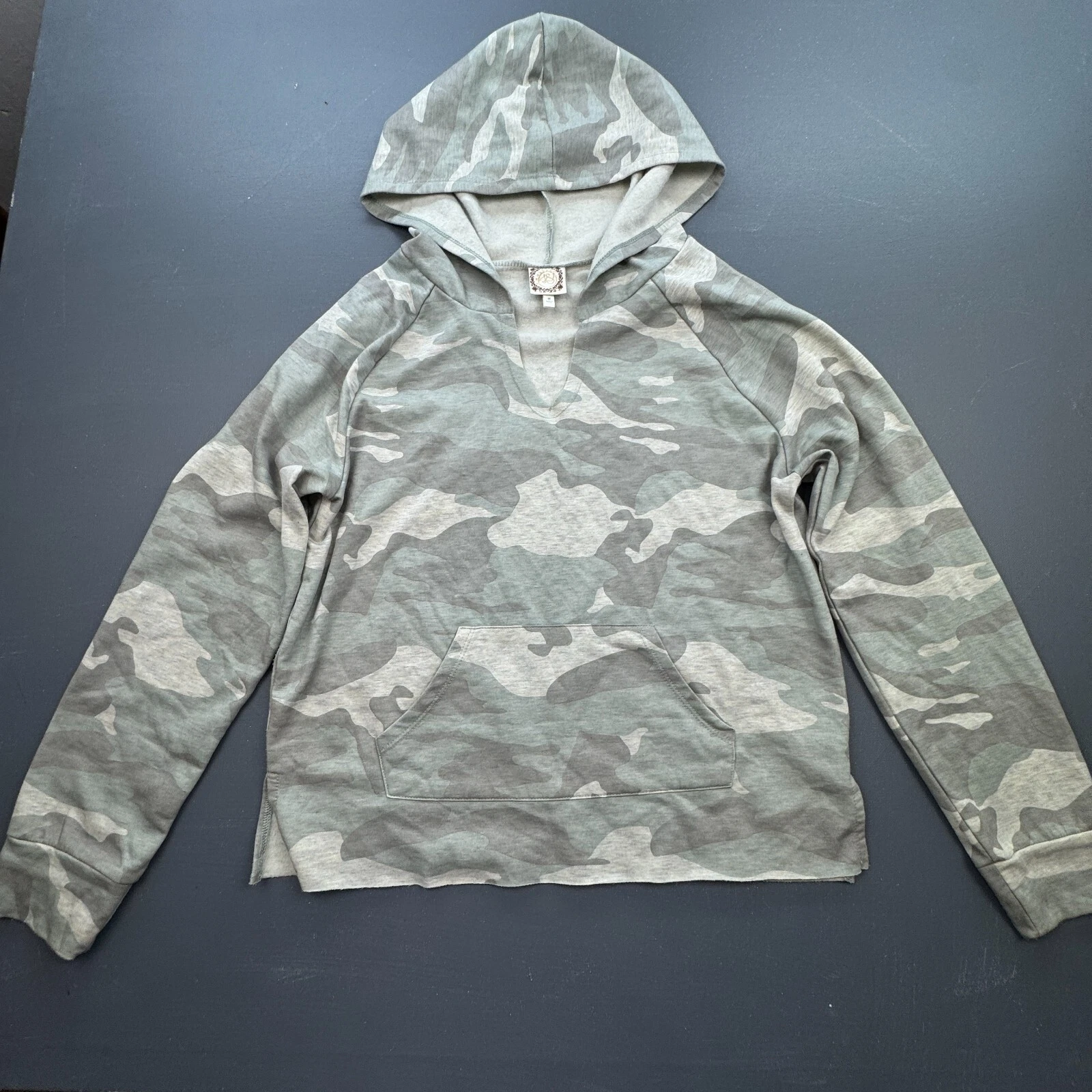 JS Pullover Hoodie Women’s Medium Green Camo Print Lightweight Long Sleeve