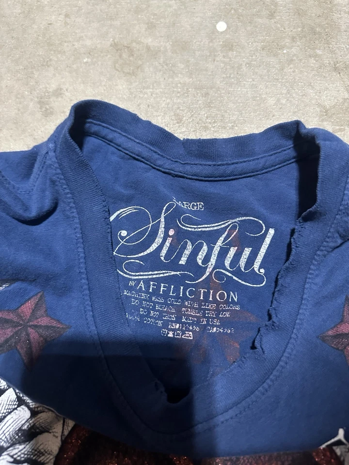 Sinful by Affliction Women's Top Grunge with Heart Wings Design Blue Size Large - Image 2 of 3