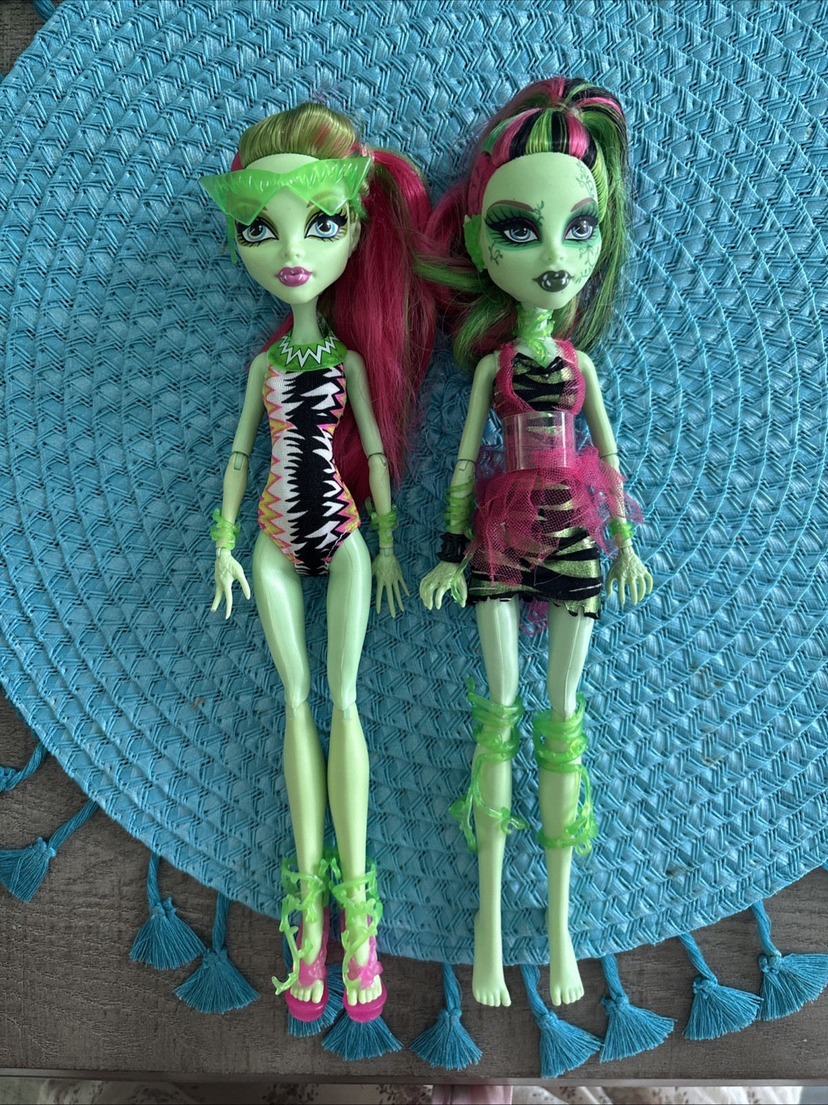 Monster High  Venus McFlytrap First Wave Doll and extra doll