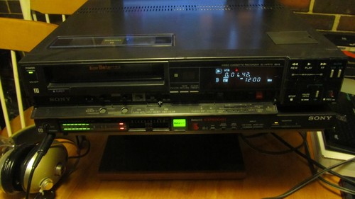 Sony SL-HFR70 Super BetaMax VCR with HFP 100 Stereo Processor and Manuals - Picture 7 of 11