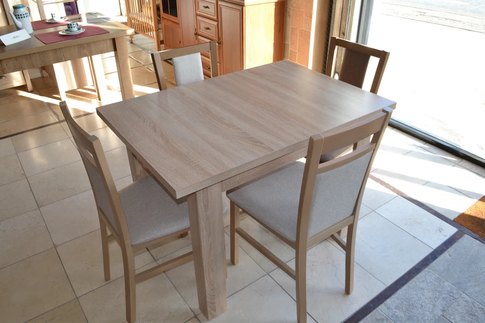 Extending dining table in light oak, dark oak and white colours, perfect size! - Image 2 of 4