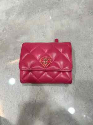 CHANEL シャネル　ミニマトラッセ　cocoハート Chanel Coco Love CC Heart Clutch with Chain Quilted Lambskin Mini