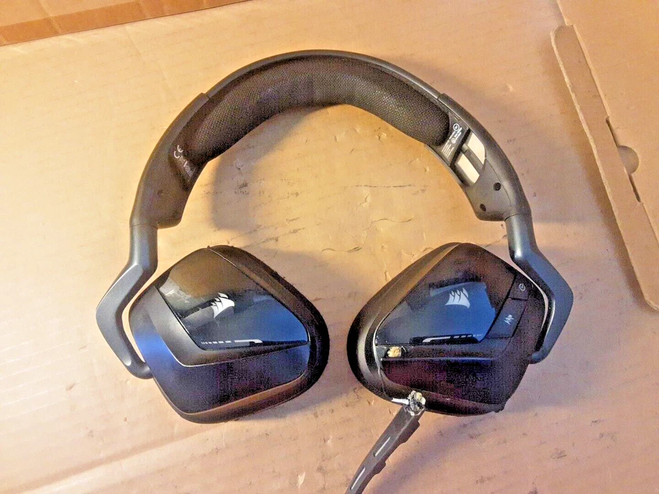 Corsair Void Rgb Elite Wireless Premium Gaming Headset 7.1 Surround Sound C READ - Image 3 of 4
