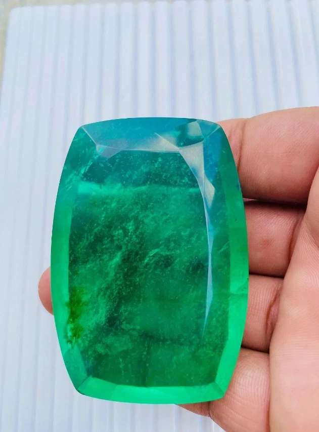 Piedra preciosa suelta certificada corte cojín esmeralda verde colombiana natural de 200 quilates Foto 3 de 4
