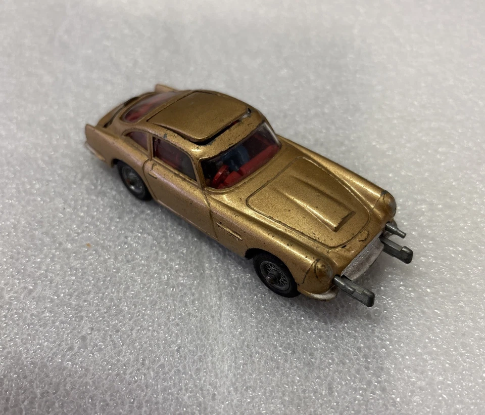 CORGI TOYS ASTON MARTIN DB5 JAMES BOND 007 ANNI 60 - Immagine 2 di 4