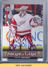 2015 Buybacks Buyback Young Guns 28/34 Petr Mrazek (2013-14 Upper Deck) Auto 0c3
