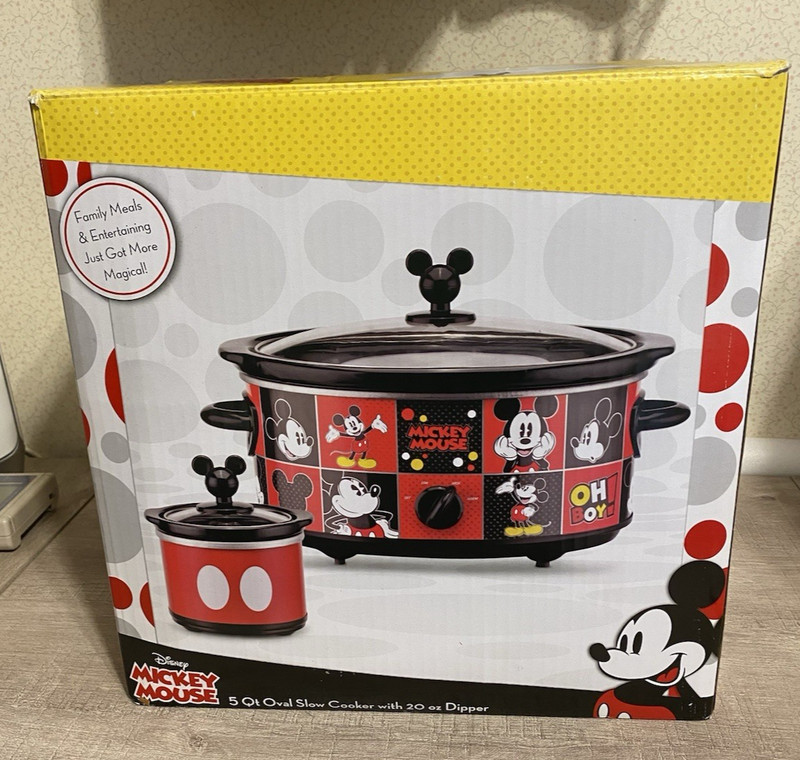 MICKEY MOUSE 5 QUART CROCKPOT SLOW COOKER PLUS 20 OZ DIPPER MODEL DCM-502 NEW