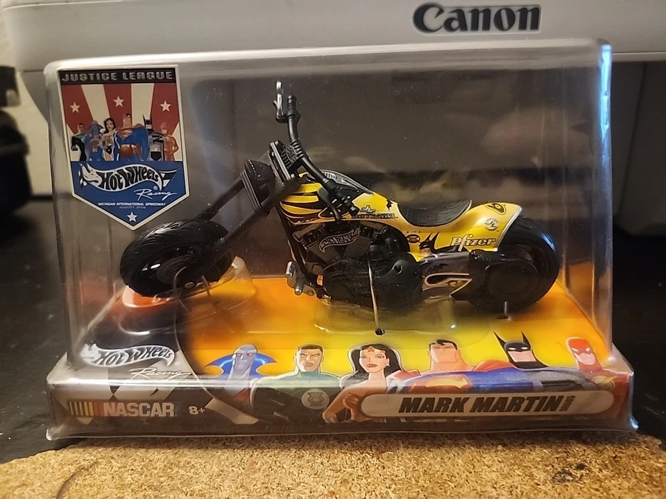 Hot Wheels Justice League Nascar Collection Mark Martin Greg Biffle Jeff Burton - Image 4 of 4