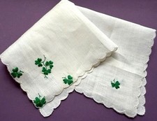 VINTAGE HANKY EMBROIDERED SCATTERED SHAMROCKS IRISH LINEN SCALLOPED EDGES NEW
