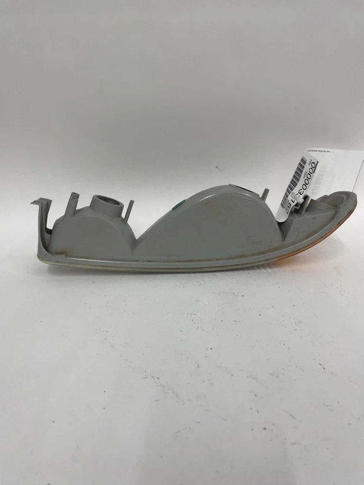 1999-07 GMC Sierra 1500 LH Park Lamp-Turn Signal (below Headlamps) 16524675 - Image 3 of 4