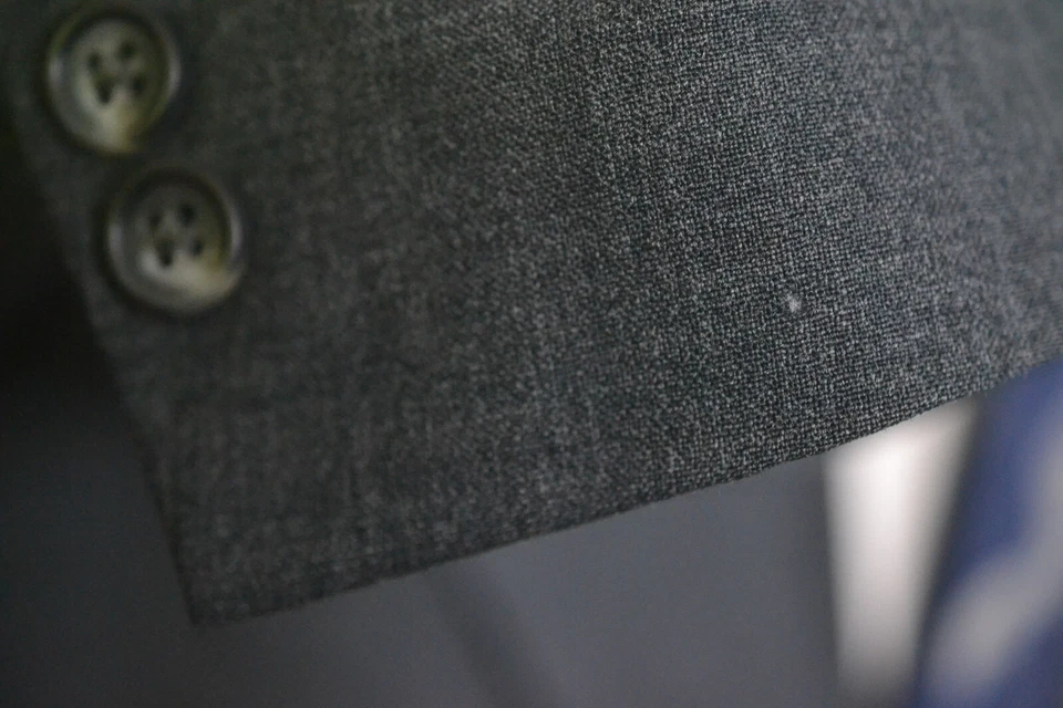 Mens Gray Wool Classic Fit Wool 2 Button 2 Piece Suit 44L Jacket 39x28 Pant - Image 4 of 4