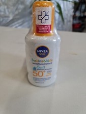 Lot de 2 Spray solaire Kids Sensitive Protect & Play FPS 50+ NIVEA SUN 200ml