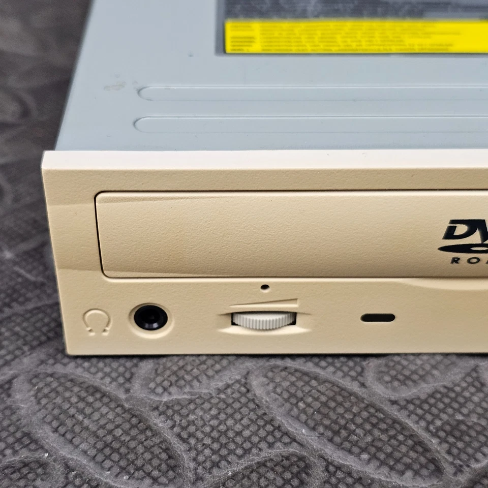 Lite-On XJ-HD165H CD-RW Drive 52x32x52 IDE Beige 5.25" Optical Writer 2003 - Image 4 of 4