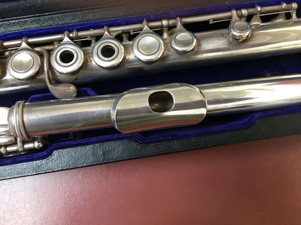 UNA EXCELENTE FLAUTA DE PLATA MACIZA PRE-WASSER POWELL, 100% HECHA EN ESTADOS UNIDOS. Foto 3 de 4