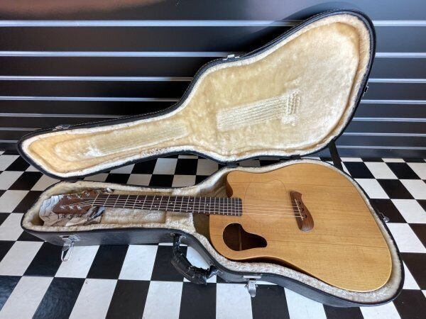 ギター TACOMA DR8C Electric Acoustic Guitar Tacoma DR8C Natural Solid Spruce Top USA