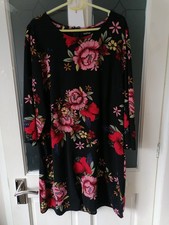Black/Floral Tunic Dress in Size 16 - A068