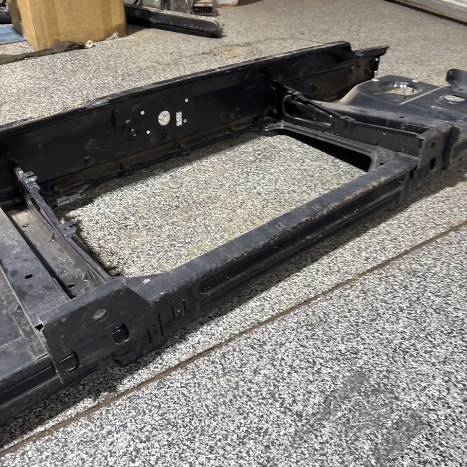 Chevy Squarebody 1973-76 C/K10-30 K5 Blazer Suburban radiador núcleo soporte Foto 4 de 4