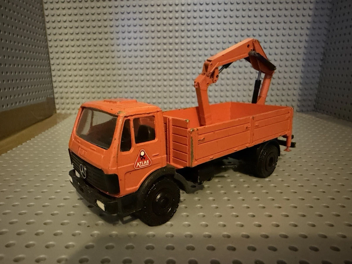Collection Atlas - 16 Modèles Réduits De Voitures MERCEDES à L'échelle 1:43 Avec Livrets