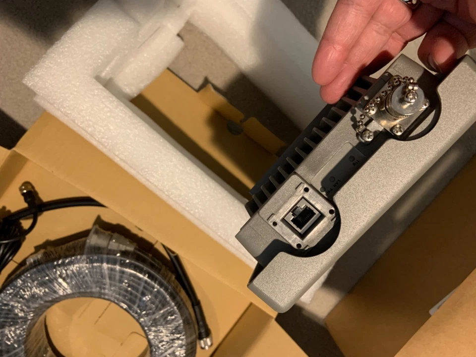 D-LINK DWL-2700AP outdoor wireless g access point/bridge and cables only NOS - Image 2 of 4