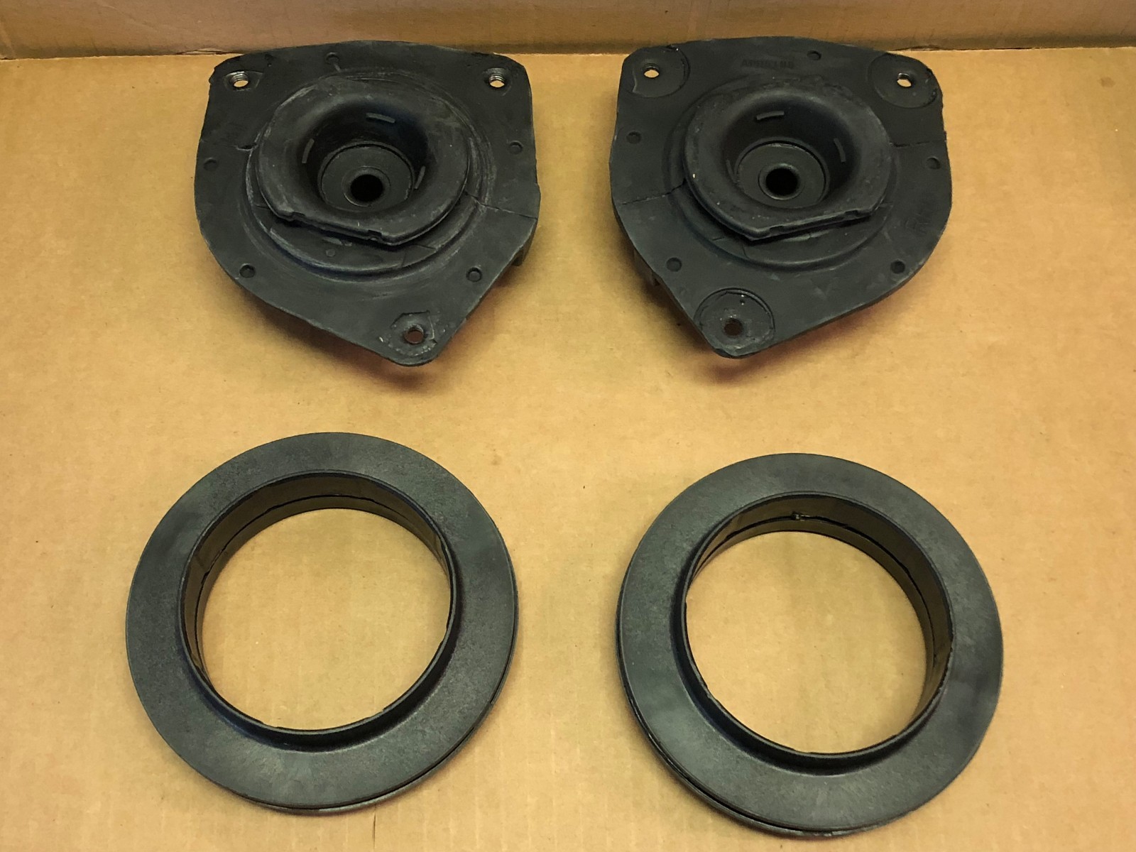 PAIR OF FRONT STRUT TOP MOUNT & BEARING KITS TO FIT NISSAN QASHQAI J10