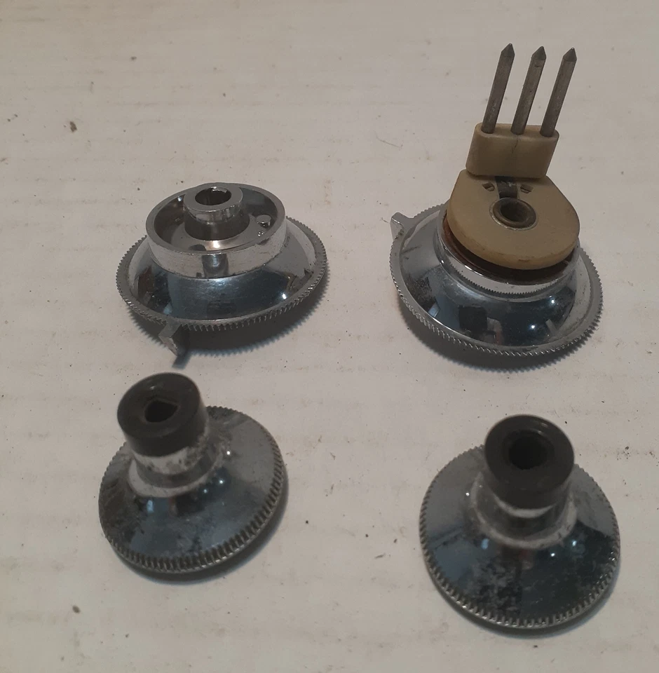 Buick Skylark GS Riviera 1968 1969 perillas de radio OEM con control de atenuación de altavoz trasero Foto 3 de 3