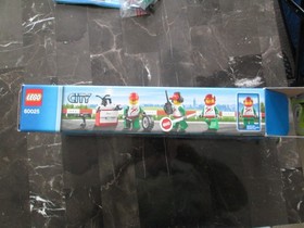 2013 LEGO CITY 60025 GRAND PRIX TRUCK USED IN BOX COMPLETE