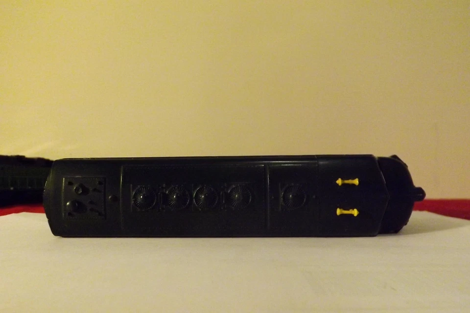 HO SCALE PENNSYLVANIA BULL NOSE DIESEL ENGINE Mantua #9769 w/ LIGHT - Image 2 of 4