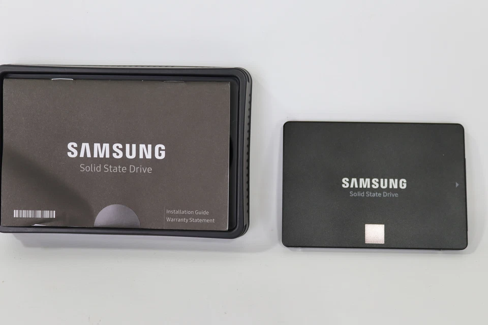 Samsung - SSD Samsung 860 Pro 2,5\" 256gb Sata 6gb/s B2b Hardware/eletrônicos - Imagem 2 de 4